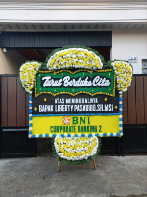 Papan Bunga Duka di Cariu